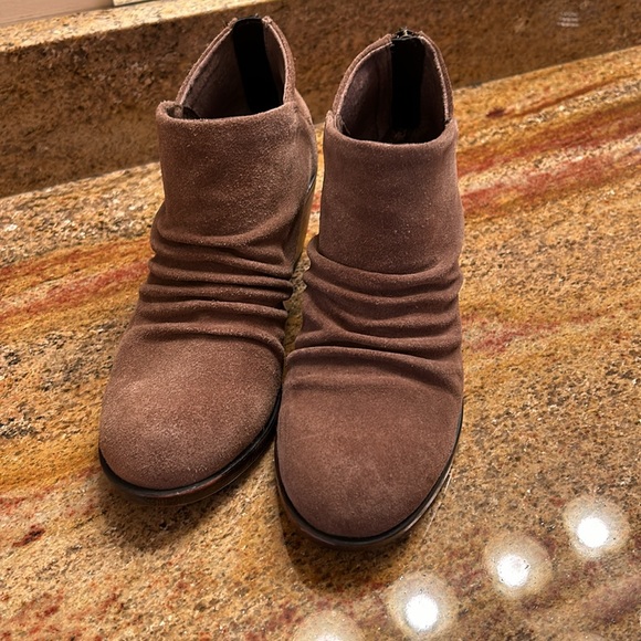 Born b o c botties size 6 medium brown Suede upper worn once - Picture 8 of 9